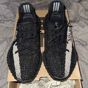 YEEZY BOOST 350 V2